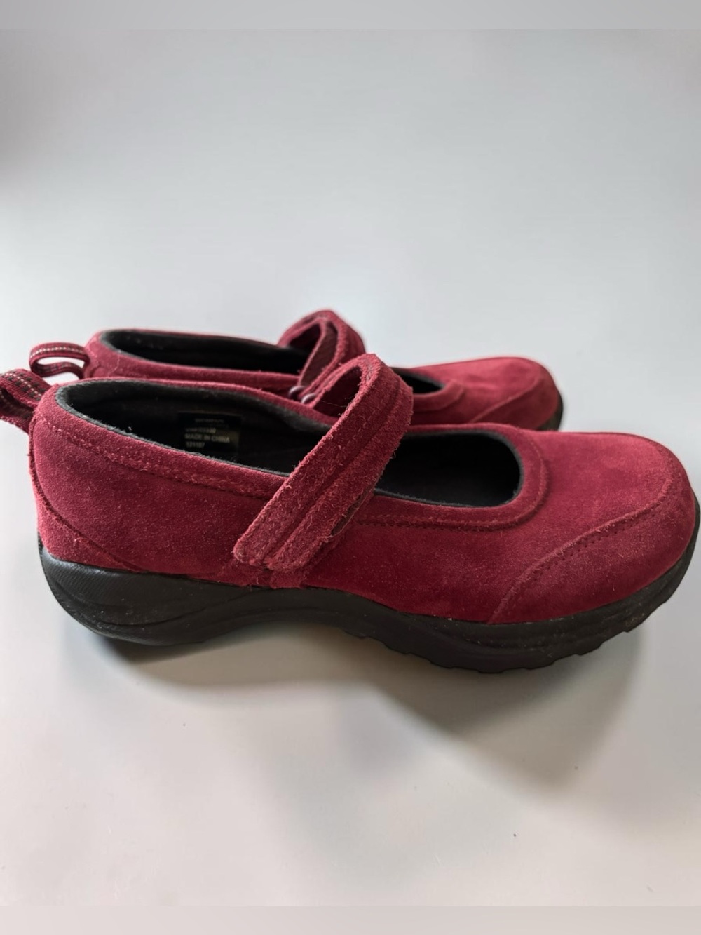 Lands’ End Burgundy Suede Mary Jane Walking Shoes Women’s 7